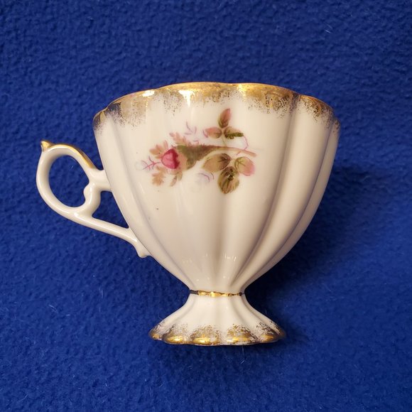 Vintage Cup and Saucer. Vintage Lefton Creamer and Sugar Bowl. - Picture 7 of 12